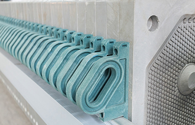 壓濾機正常運轉中的濾板使用細節