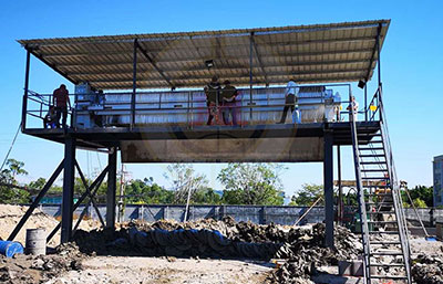 安裝污泥壓濾機后，須首先檢查設備并進行調試