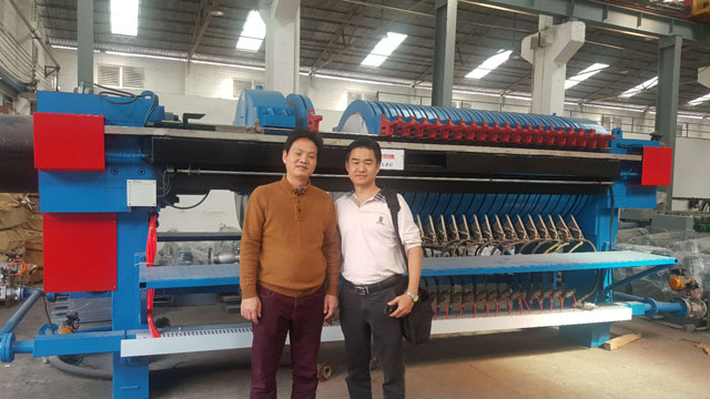 馬來西亞客戶與金凱地龐仲達(dá)拍照留念