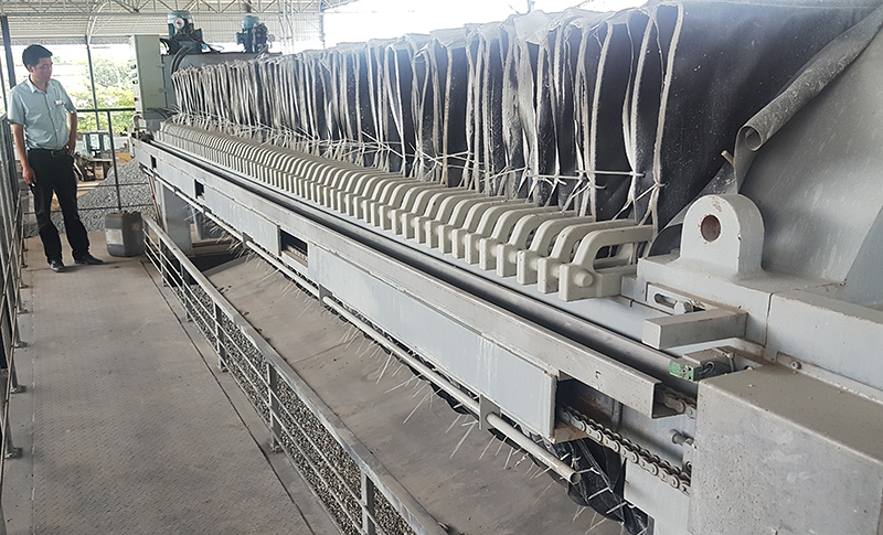 壓濾機設(shè)備進行過濾時如何降低濾餅的含水率 壓濾機設(shè)備進行過濾時如何降低濾餅的含水率